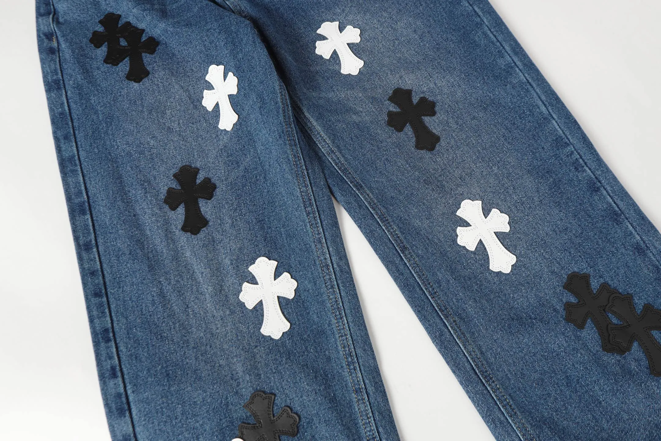 P270 Cross-border model, please do not place an order if you are pursuing quality - Chrome Hearts/Chrome Hearts Cross ✝️ Inlaid embroidered washed jeans, trousers and casual pants - High weight, high density and high quality. The wool is soft, delicate and skin-friendly. It feels soft and silky. It has excellent warmth and skin-friendly properties - Custom-woven and dyed, no color difference. No matter the fabric or workmanship details, it beats the ordinary version on the market - Hardware zipper accessories are all customized, full of details -Colour: washed blue -Size: 28 30 32 34 36